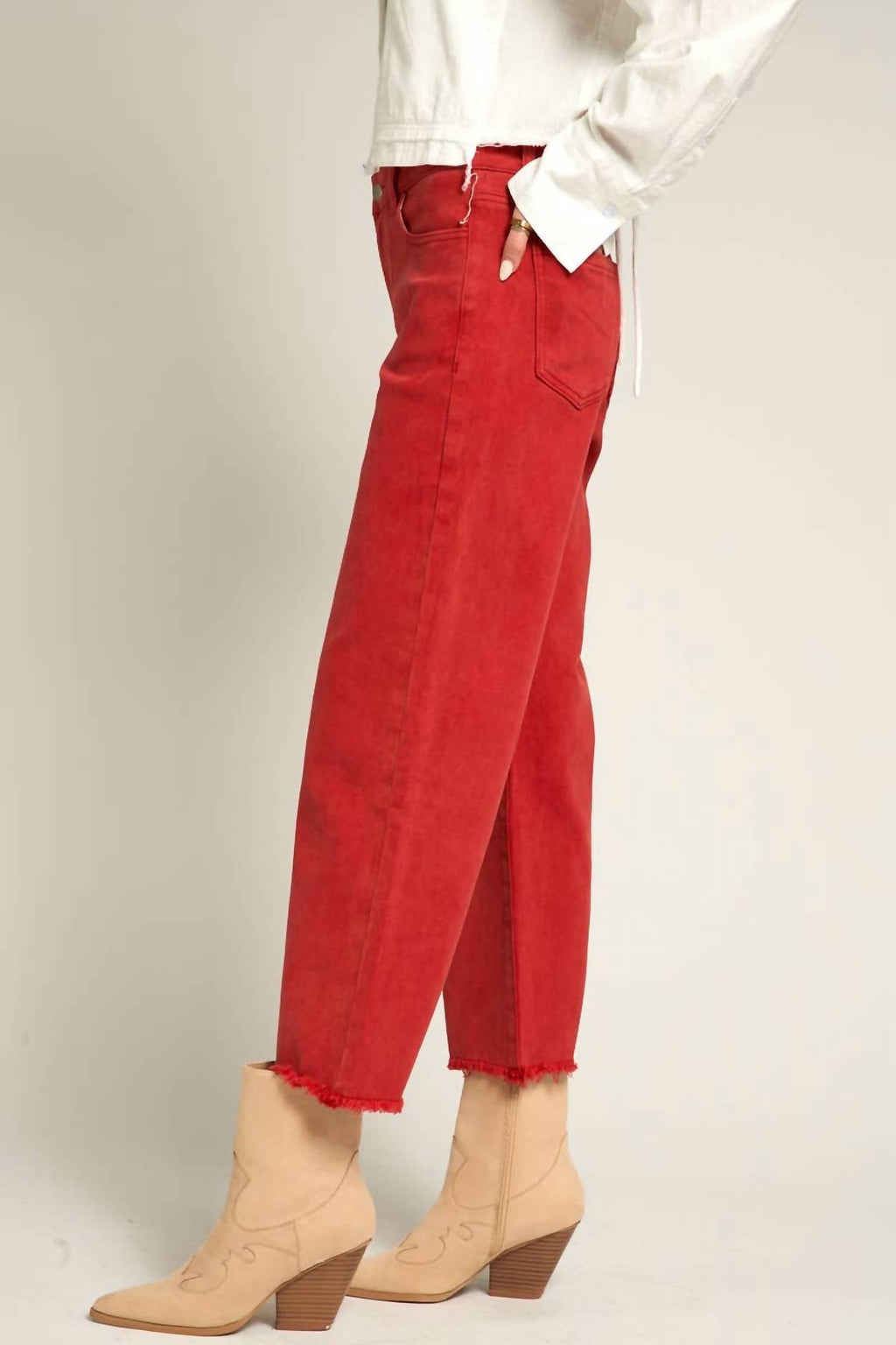 En Creme - Cropped Frayed Hem Jean