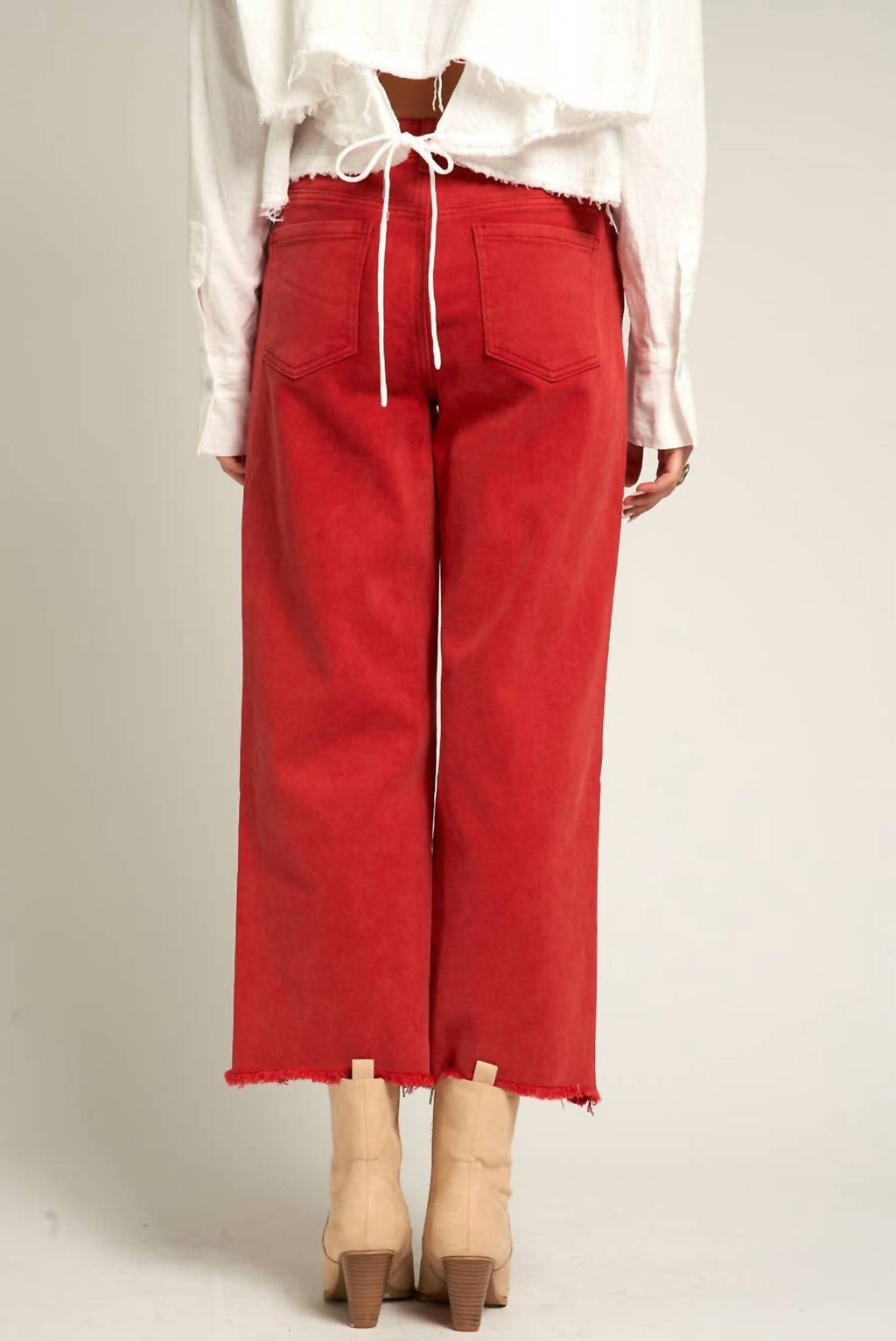 En Creme - Cropped Frayed Hem Jean