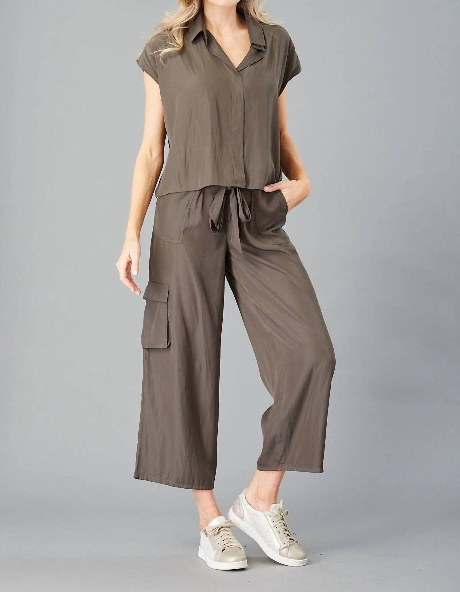 Lola & Sophie - Collar V-neck Boxy Top
